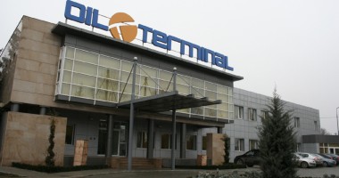 Foto : Sindicatul „Oil Terminal“ cere justi�iei s� concedieze 17 lucr�tori nevinova�i