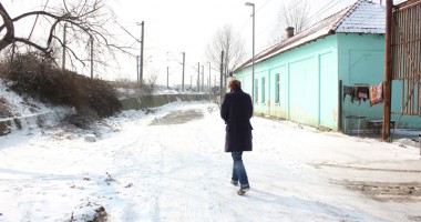 Foto : Captivi �ntre �ine de tren �i prostituate / IMAGINI de pe Strada Albastr�