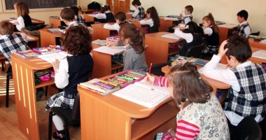 Foto : Vezi unde au dat-o �n bar� elevii const�n�eni la evalu�rile na�ionale