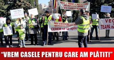 Foto : �EAPA VECTRA. Oamenii �i-au strigat disperarea �n fa�a Prefecturii