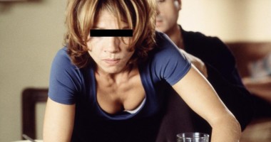 Foto : INEDIT la Constan�a / �i-a reclamat so�ul pentru c� a obligat-o la sex anal