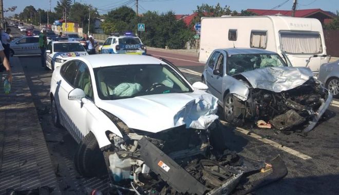 GALERIE FOTO/ Accident rutier grav în 23 August. Opt persoane au fost rănite