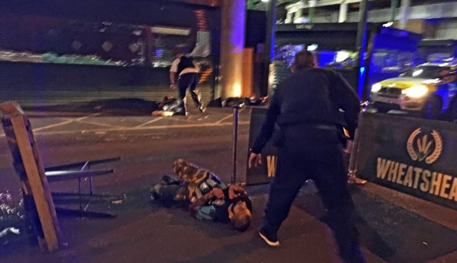 ATENTAT LONDRA / Un mort și opt răniți după ce un vehicul a intrat în pietoni. Galerie FOTO - 03afcffa000007d04616452khurambut-1497848493.jpg