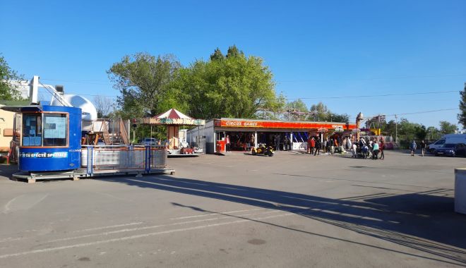 GALERIE FOTO / Este activitate în Satul de Vacanță. Constănțenii au ieșit la plimbare