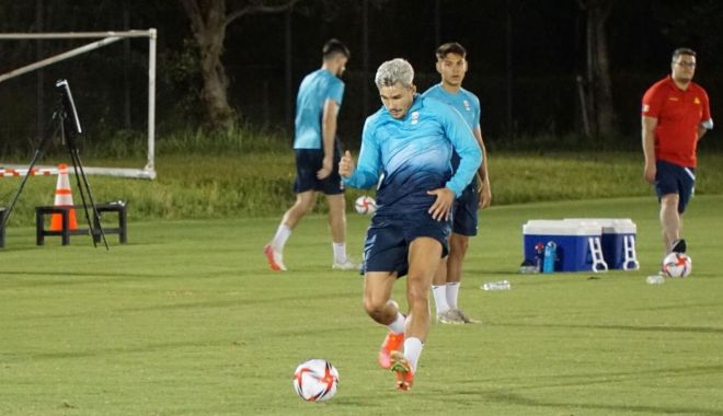 Olimpism / Naţionala de fotbal a României, antrenament în nocturnă, la Kashima Club House