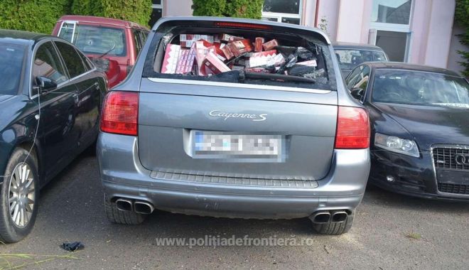 Porsche Cayenne cu număr fals de înmatriculare și plin cu țigări, depistat la frontieră