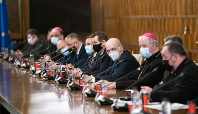 Florin Cîţu: Credincioşii o să poată participa la Slujba de Înviere, cu condiţia respectării regulilor sanitare