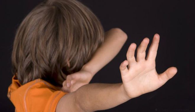 Copil de 12 ani, agresat de un bărbat, în parc. Polițiștii au intrat pe fir