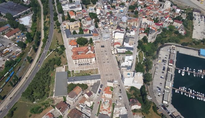 Procesiune religioasă, astăzi, pe străzile Constanţei