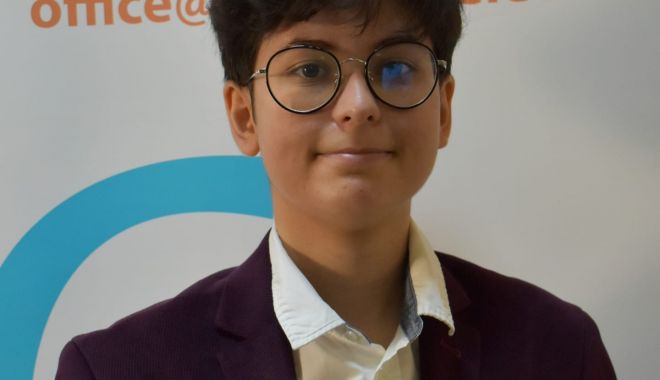 Președintele AEC, îmbrâncit de către un paznic CJC! Elevii nu au fost lăsați să intre la o ședință publică!