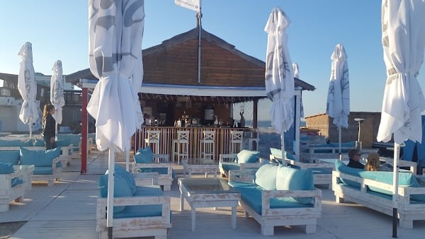 Beach barul Aroa, amendat pentru nerespectarea programului de lucru