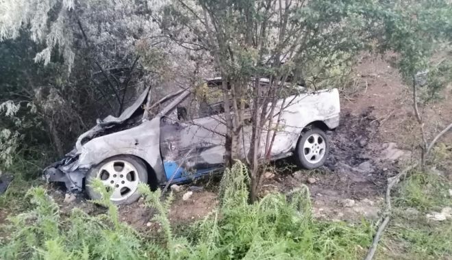 ACCIDENT LA AGIGEA. O mașină a RUPT PARAPETUL, CINCI TINERI au fost RĂNIȚI!