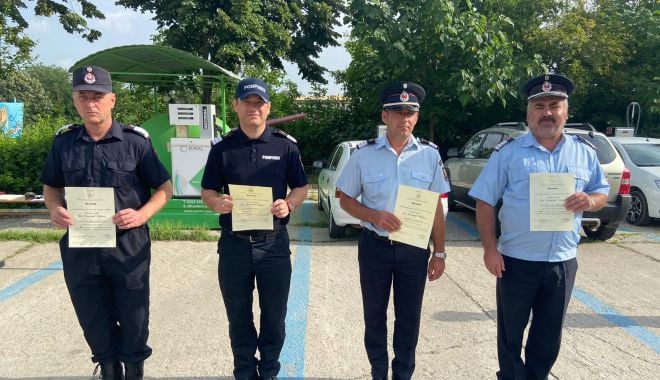Ceremonie militară la ISU „Delta”. Pompieri premiați pentru întreaga activitate