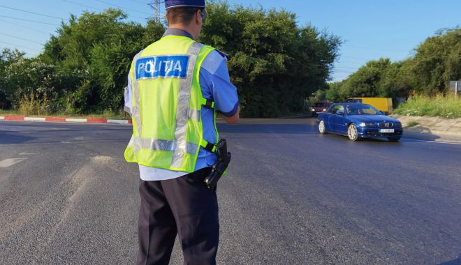 RAZIE pe șoselele spre sudul litoralului și Tulcea. PERMISE REȚINUTE PENTRU VITEZĂ!