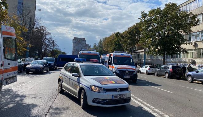 INCENDIU LA SPITALUL DE BOLI INFECȚIOASE / Zeci de ambulanțe așteaptă să preia pacienții