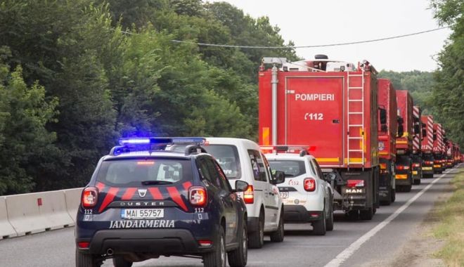 Pompierii români care au plecat să ajute la stingerea incendiilor din Grecia au ajuns la Atena