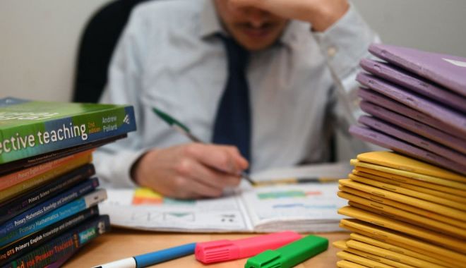 Cine poate face parte din grupurile de lucru pentru evaluările, examenele şi concursurile naţionale din anul şcolar 2021 – 2022