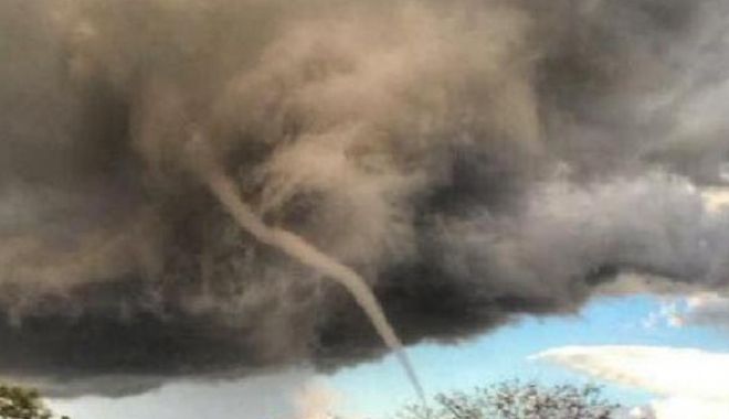 O tornadă puternică a smuls acoperișurile a sute de case, în Australia