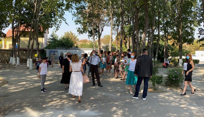 PROTEST la Școala nr. 30. Profesorii, în grevă japoneză