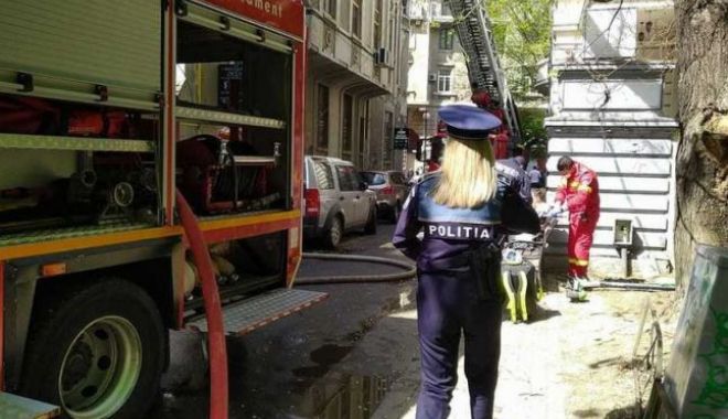 Casa arde, vecinii se ceartă. Incendiu cu scandal în Bucureşti
