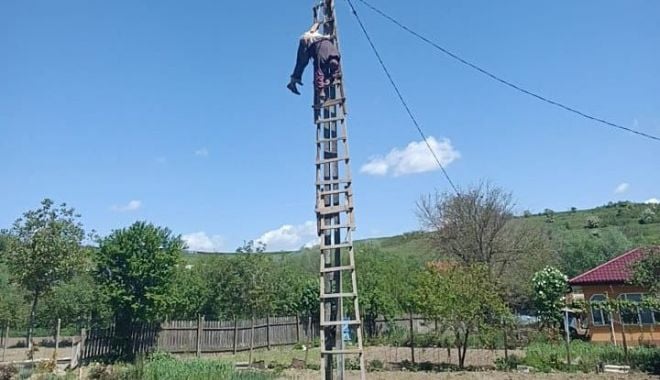 ALERTĂ! Bărbat ELECTROCUTAT, rămas agățat de stâlp!