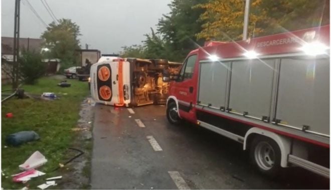 Microbuz cu 22 de pasageri, grav accident rutier. A fost activat Planul Roșu de intervenție