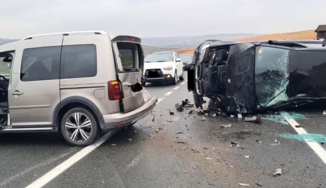 Accident spectaculos surprins de o cameră de bord pe o șosea din Iași