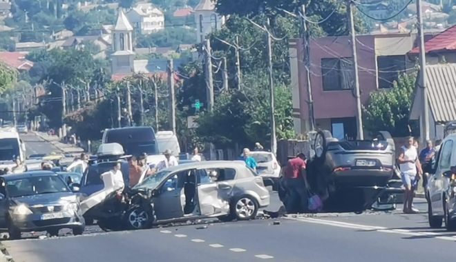 Carambol cu trei maşini pe drumul spre Costineşti. Unul dintre şoferi era băut