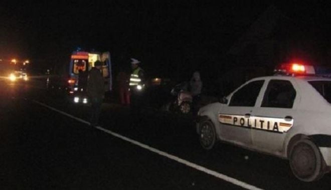 Un şofer de 67 de ani a murit, după ce maşina lui s-a izbit de un autocar