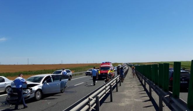 TRAFIC BLOCAT PE AUTOSTRADA SOARELUI. Cinci mașini implicate într-un accident rutier