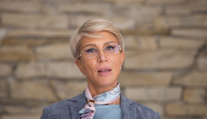 Raluca Turcan: "Creşterea salariului minim trebuie susţinută de mediul de afaceri, altfel ajungem la concedieri"