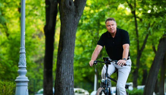 Preşedintele Klaus Iohannis, cu bicicleta spre Cotroceni în "Vinerea Verde"