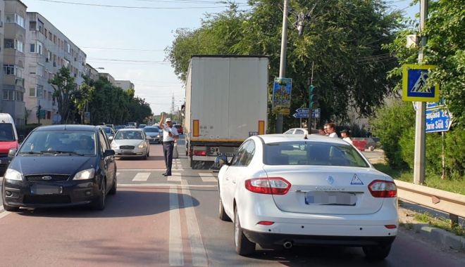 Aglomeraţie pe litoral. Poliţiştii recomandă rute ocolitoare