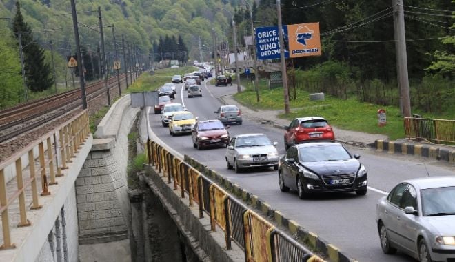 Aglomerație pe DN1: În Comarnic și Bușteni se circulă în coloană