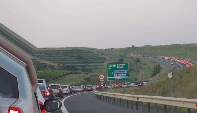 Aglomeraţie pe şoselele din sudul litoralului. Ce recomandă poliţiştii rutieri