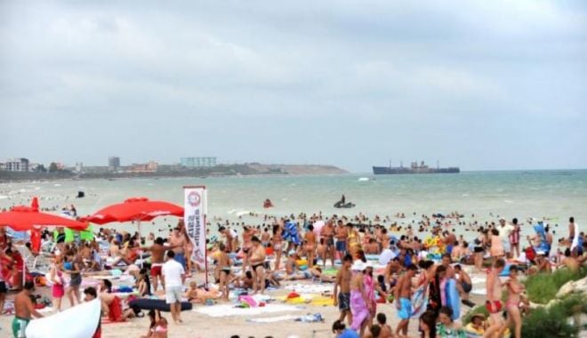 Cel mai aglomerat weekend la mare, peste 200.000 de turişti