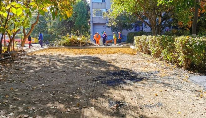 Se recondiționează carosabilul de pe aleea Mimozelor