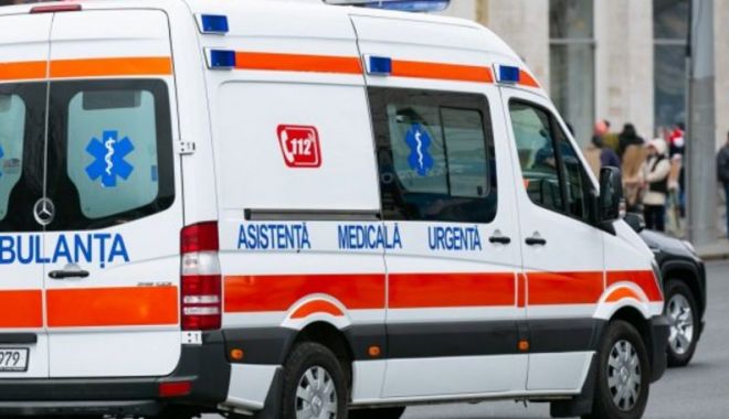Doi bărbați au ajuns la spital, după ce au băut formol crezând că este țuică