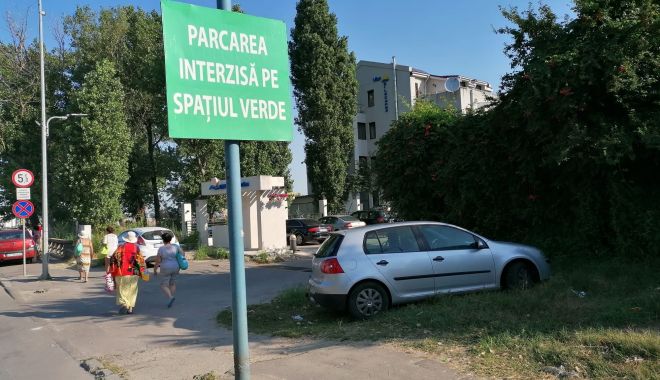 Amenzi uriaşe pentru şoferii care îşi lasă maşinile pe spaţiul verde, în staţiunea Mamaia