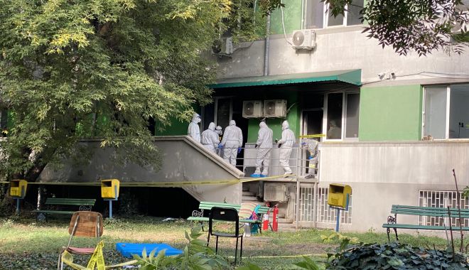 GALERIE FOTO. Anchetatorii, la Spitalul de Boli Infecţioase. Zeci de candele, aprinse în faţa unităţii