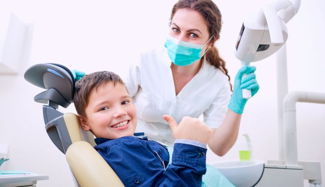 Sfatul medicului - Anomaliile dentare la copii pot fi prevenite prin controale repetate