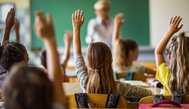 Luni începe anul şcolar 2021-2022. Tot ce trebuie să ştie părinţii despre condiţiile de desfăşurare a cursurilor