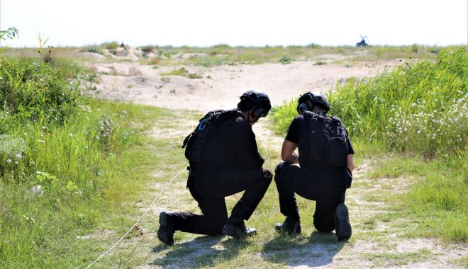 GALERIE FOTO. Antrenamente în Poligonul Capu Midia. „Oamenii invizibili” se pregătesc la malul mării