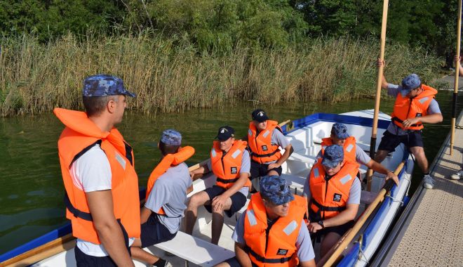 Antrenamente pe Lacul Siutghiol pentru elevii Şcolii Militare de Maiştri Militari