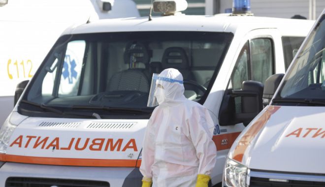 Autobuz transformat în ambulanţă, în București. Poate transporta 10 pacienţi pe tărgi