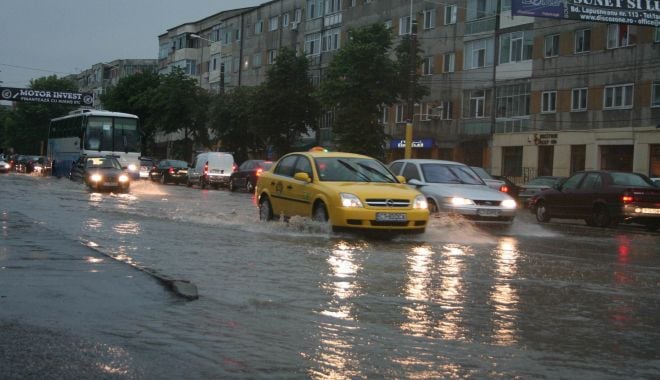 Avertizare IMEDIATĂ, la Constanţa. COD PORTOCALIU de PLOI TORENŢIALE şi VIJELII