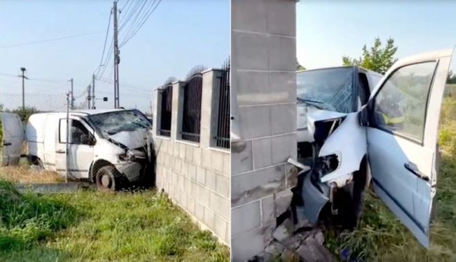 Un bărbat a murit pe loc, după ce i s-a făcut rău la volan și a intrat cu duba într-un stâlp