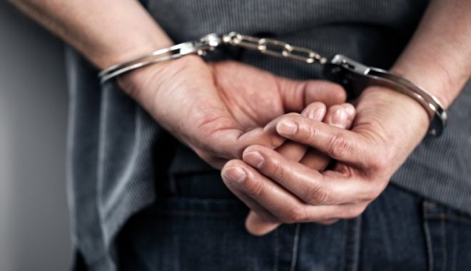 Bărbat reţinut după ce a încălcat ordinul de protecţie