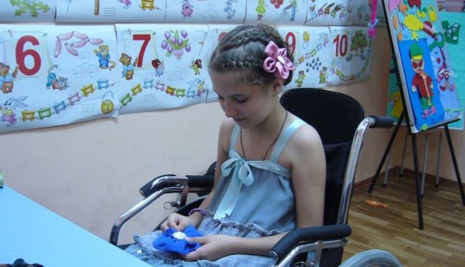 Elevii Școlii „Gheorghe Țițeica” au ajutat copiii cu dizabilități
