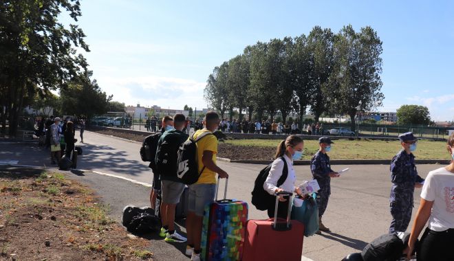 GALERIE FOTO. „Bobocii”, primiţi de colegii lor, la Colegiul Militar „A.I. Cuza” din Constanţa